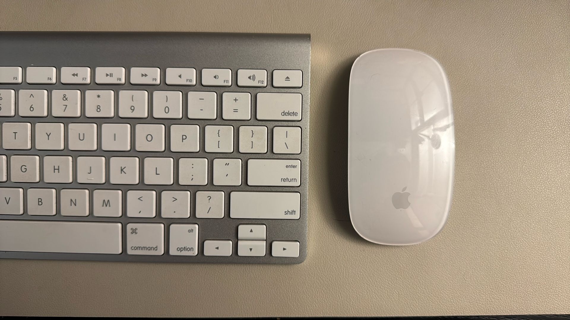 Apple Wireless Keyboard & Apple Magic Bluetooth Mouse in Silver