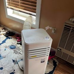 DELLA 8,000 BTU Portable Air Conditioner - Wifi Enabled - Like NEW