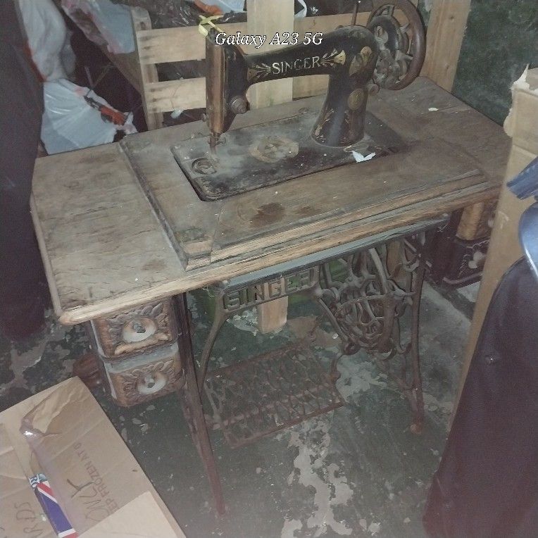 Antique Singer Sewing Machine Foldable With Desk