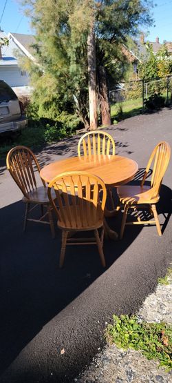 Table & chairs