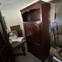 Wooden cabinet/bookcase