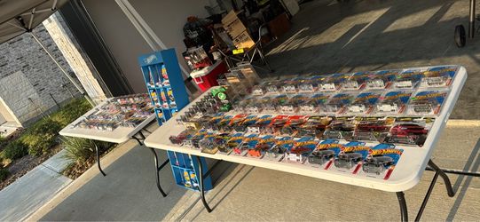 Hot Wheels Die-Cast Garage Sale Today👀