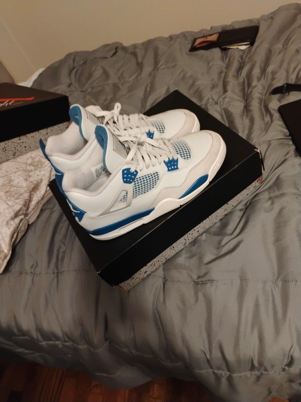Retro Jordan 4 "Military Blue " Size 11.5 Men