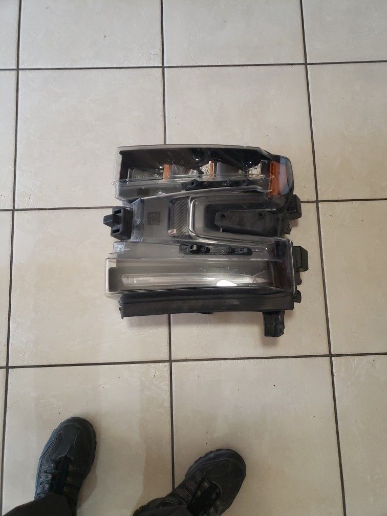 2021 Silverado  1500 Lt Headlight 