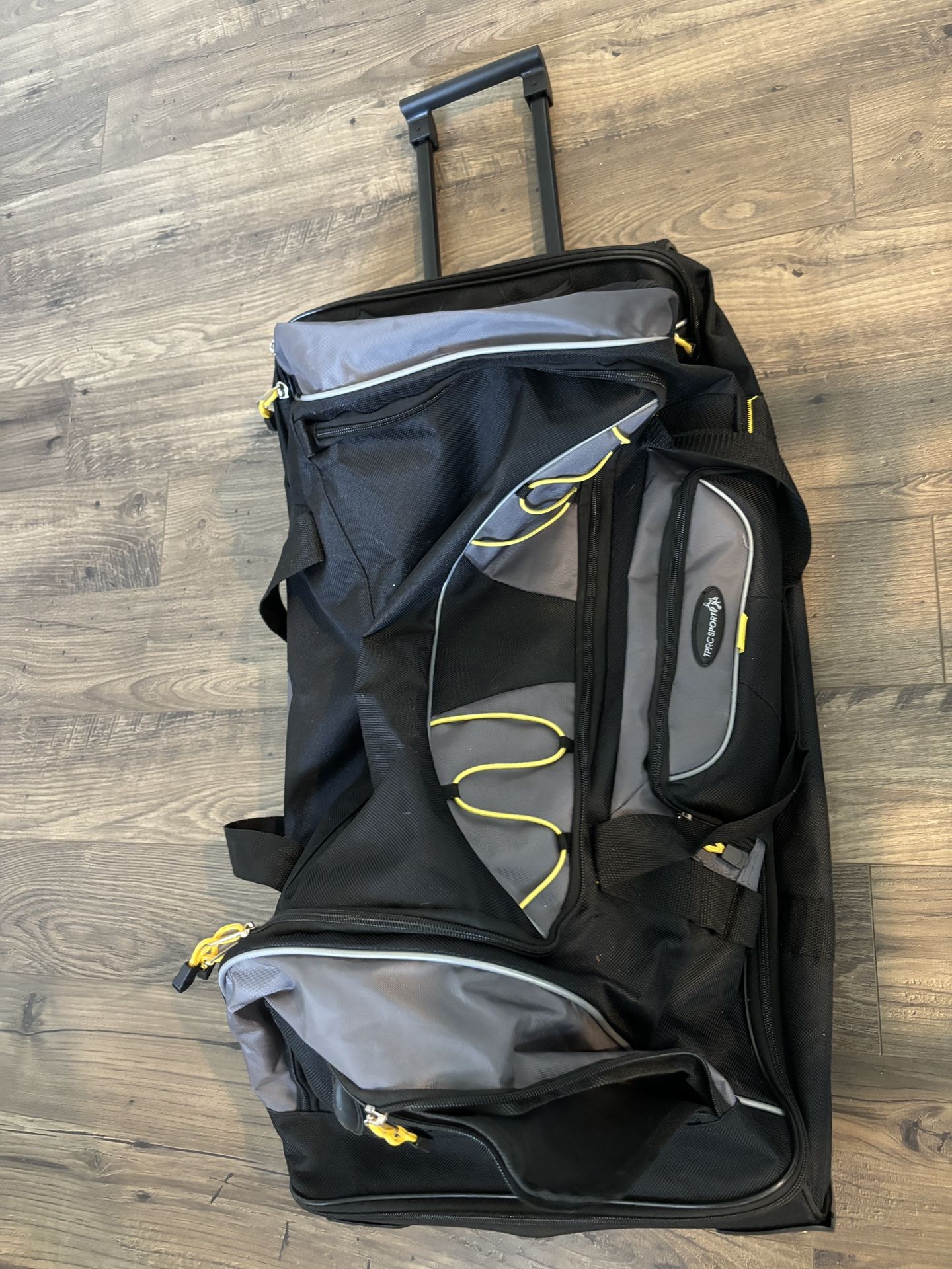 Duffle Bag With Wheels 