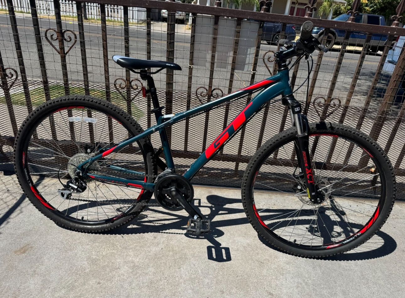 GT Aggressor Pro. Disc Brakes Bike