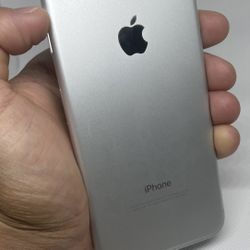 iPhone 7 32gb SILVER (UNLOCKED)
