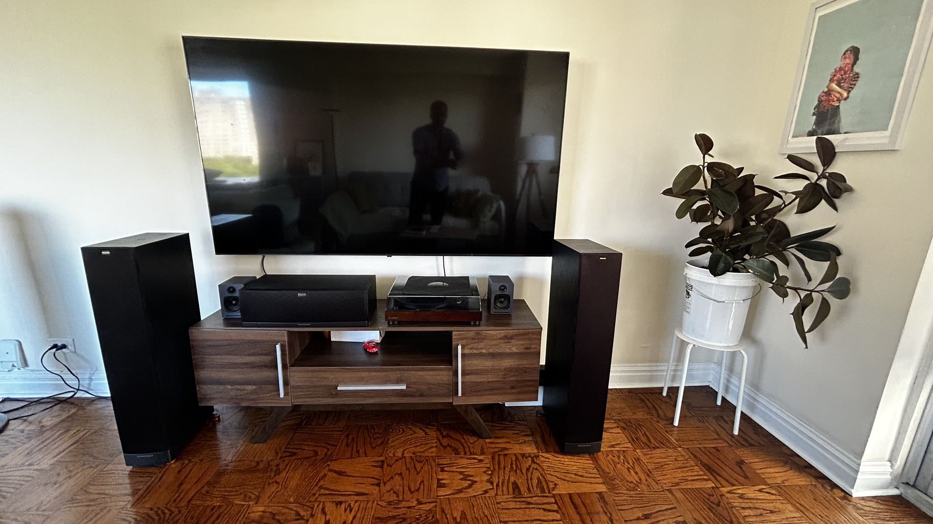 Klipsch 2 Tower And 1 Center Speaker