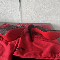 Model name :   Christian Louboutin  