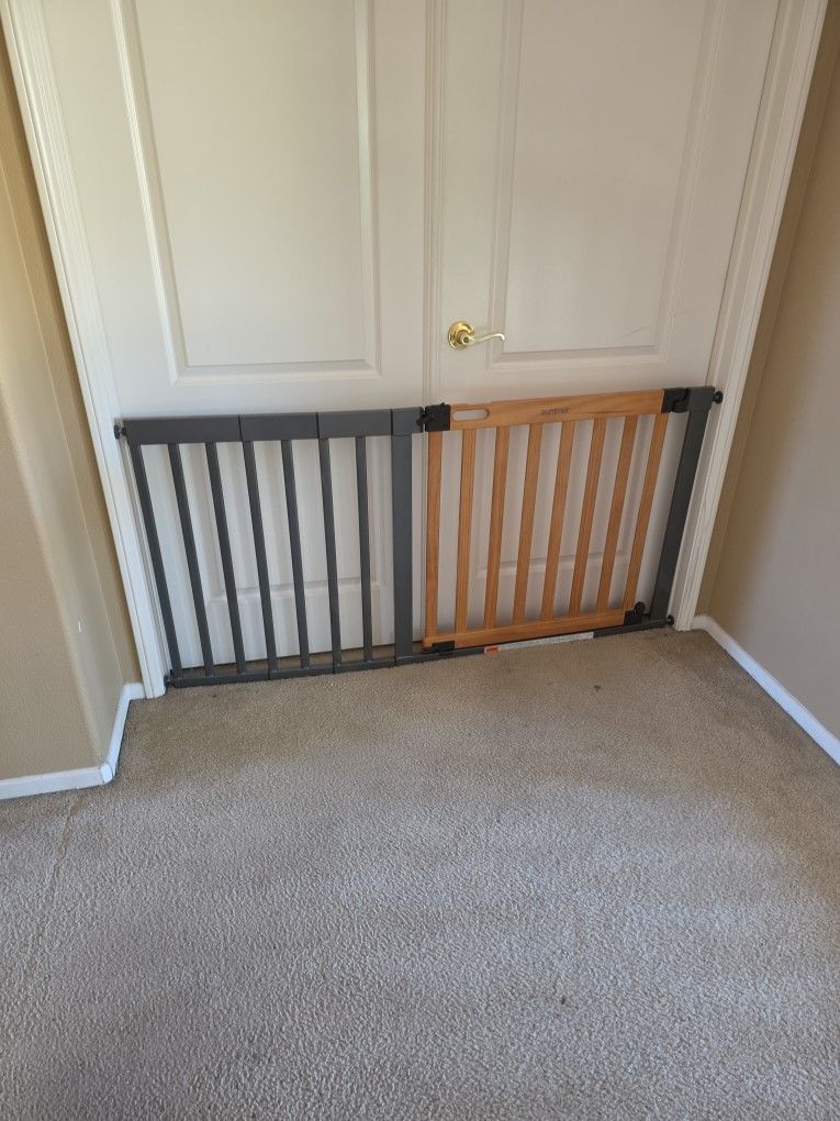 Summer West End Extra Wide Baby Gate – Great Condition ($119 new)