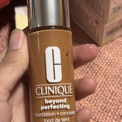 Clinique Foundation + Concealer 2 In 1