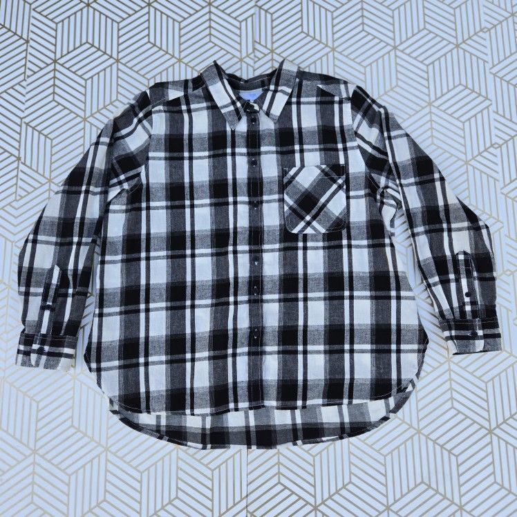 Woman's Time & Tru Black & White Plaid Button-Up Long Sleeve Flannel