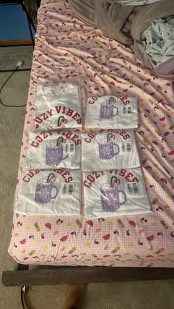 6 unopened old navy Christmas themed t-shirts