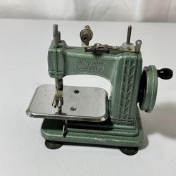 Bettsy Ross Sewing Machine 