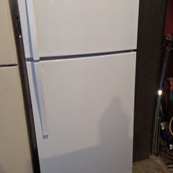 APARTMENT SIZE REFRIGERATOR (DELIVERED)