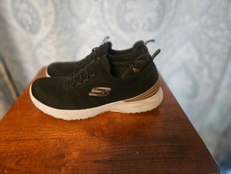 Sketchers womens 7.5 slip on shoes