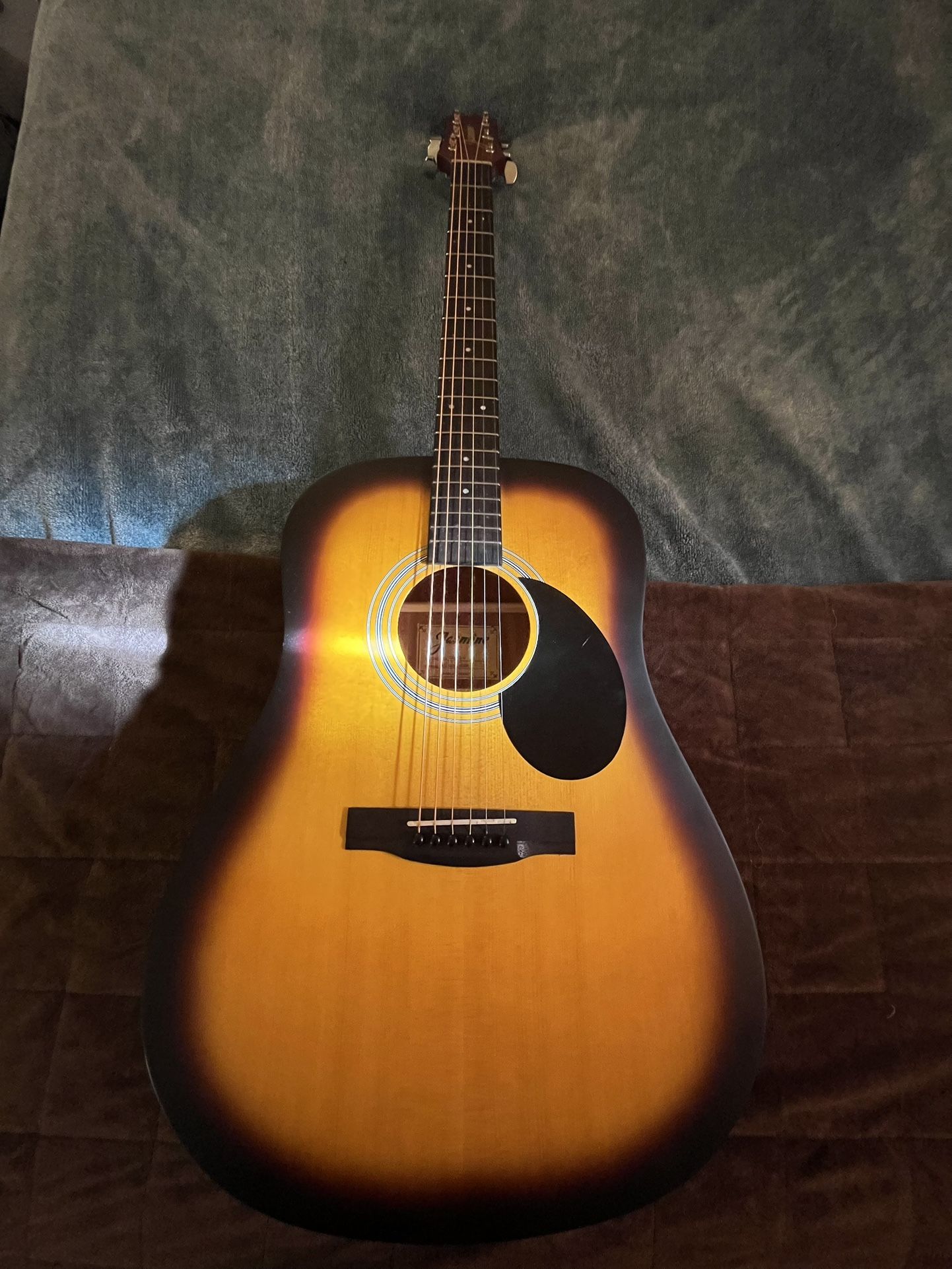 Jasmine guitar