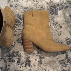 Nude Short ankle cowgirl boots