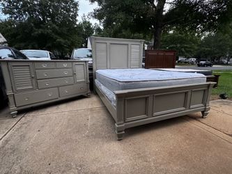 Queen Bedroom Set