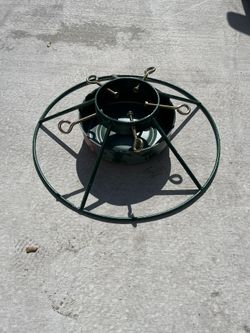 Green Steel Tree Stand
