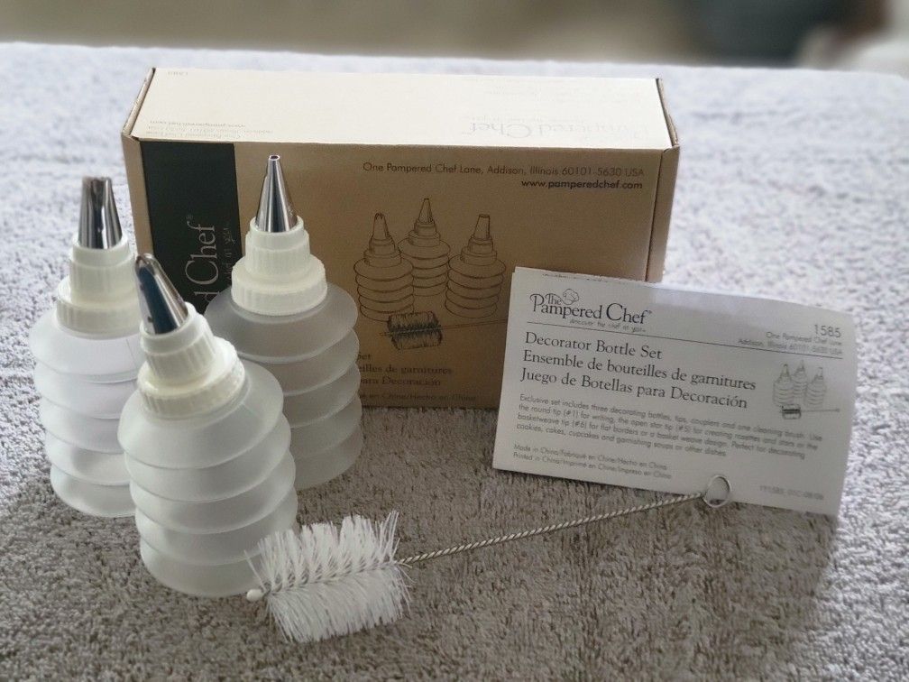Pampered Chef Decorator Bottle Set