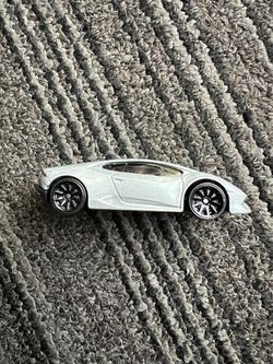 Hot Wheels Gray Lamborghini Huracán LP 610-4 – Excellent Condition