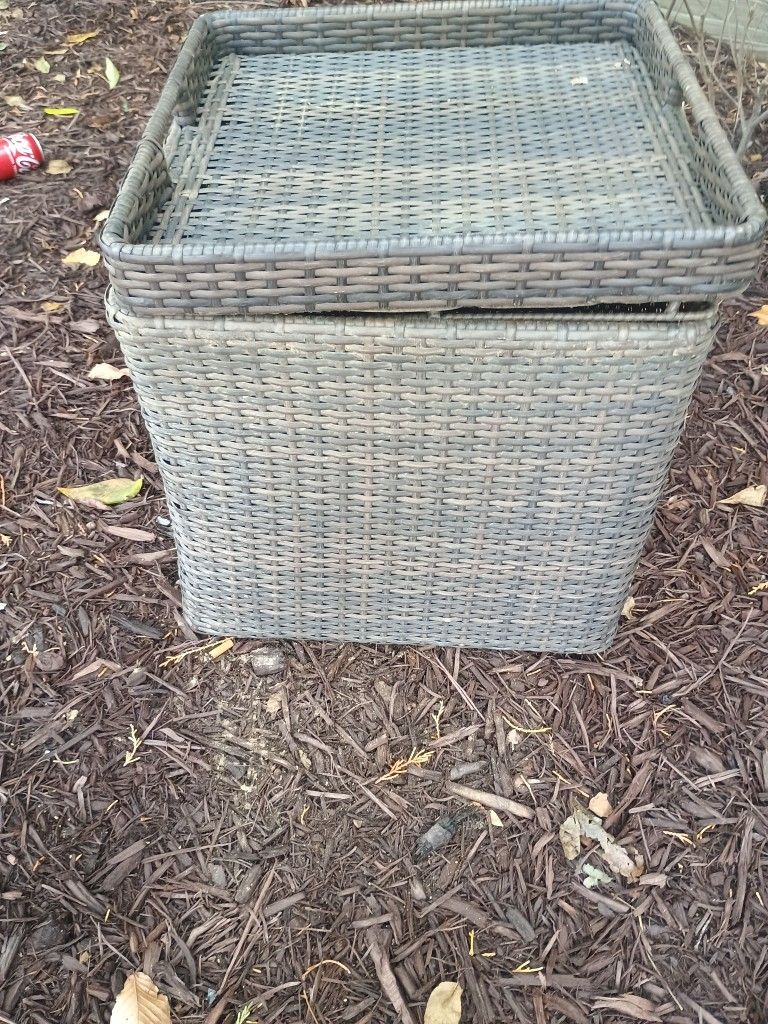Handmade Wicker Basket With Closing Lid (Childproof)/End Table
