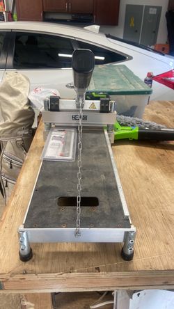 Vinyl plank cutter