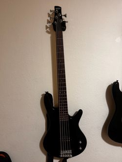 Ibanez Gio SR 5 string Electric Bass and speaker