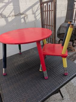 Kids pencil table