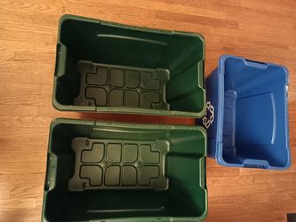 3 used rubbermaid bins
