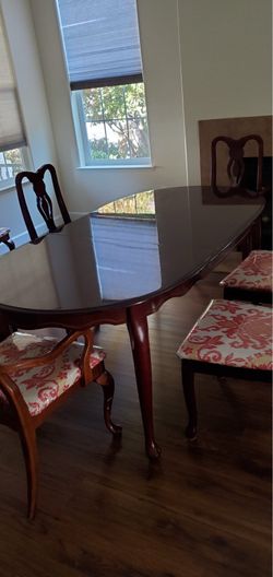 Dinning table with 6 chairs