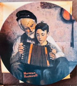 This image shows a 1981 Knowles collector plate titled "The Music Maker" from the Rockwell Heritage Collection