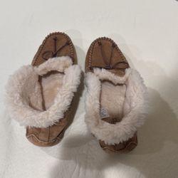 Women’s UGG Slippers Size 9