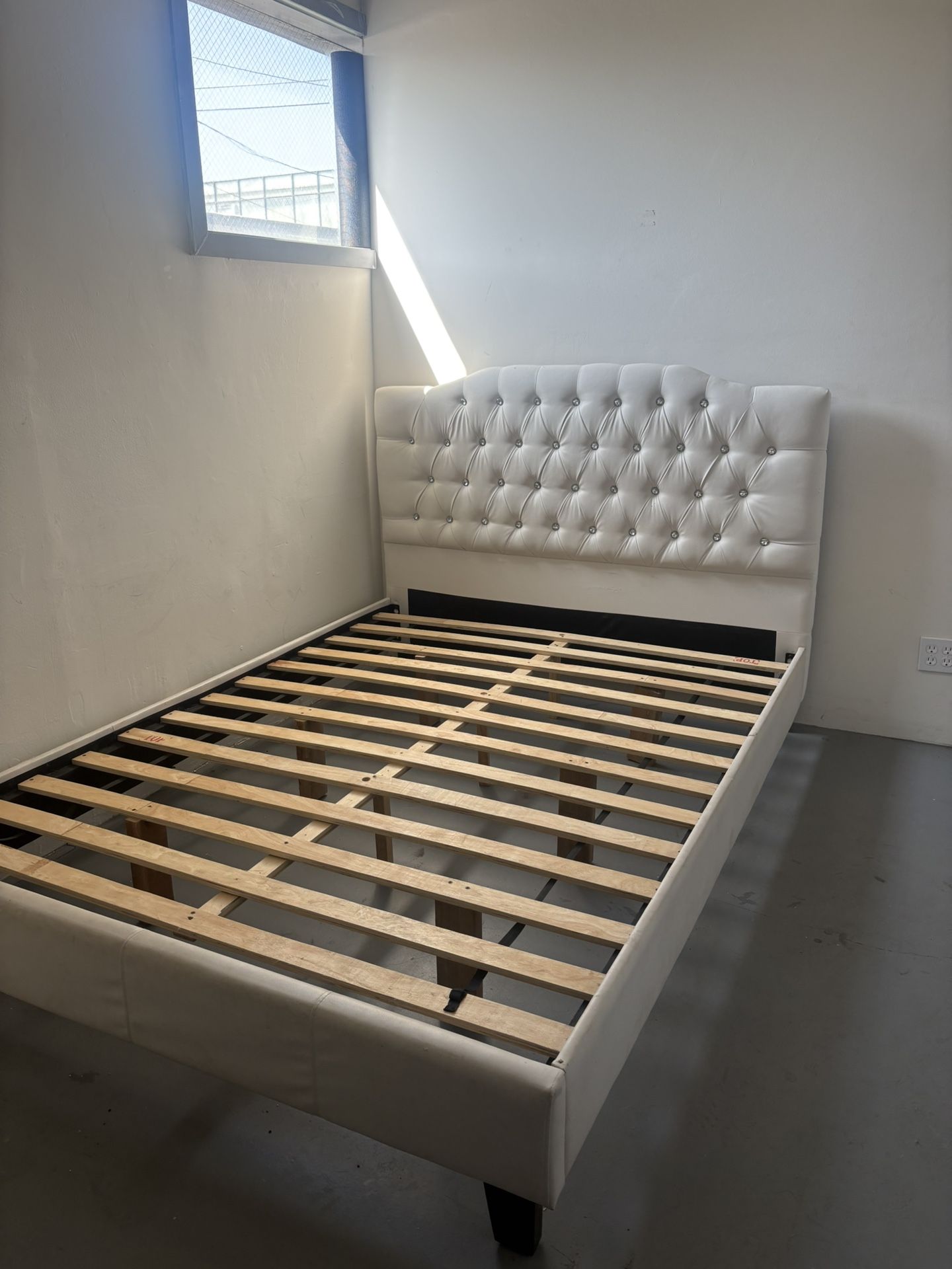 Beautiful Queen size Bed Frame And Headboard