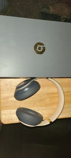 BLACK AND GOLD SPECIAL EDITION STUDIO 3 BEATS