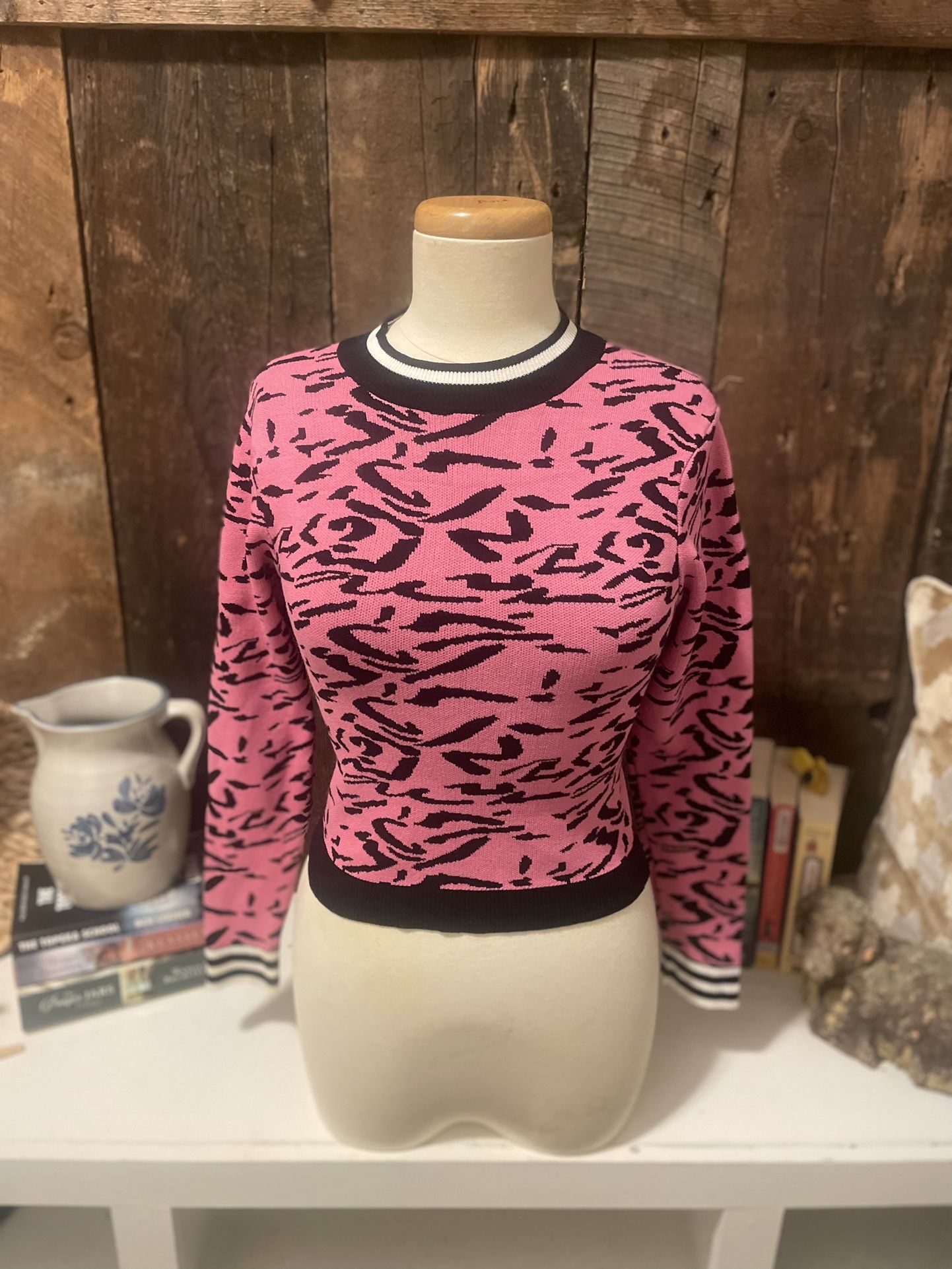 Fashion Nova Pink & Black Cropped Sweater Size XS.