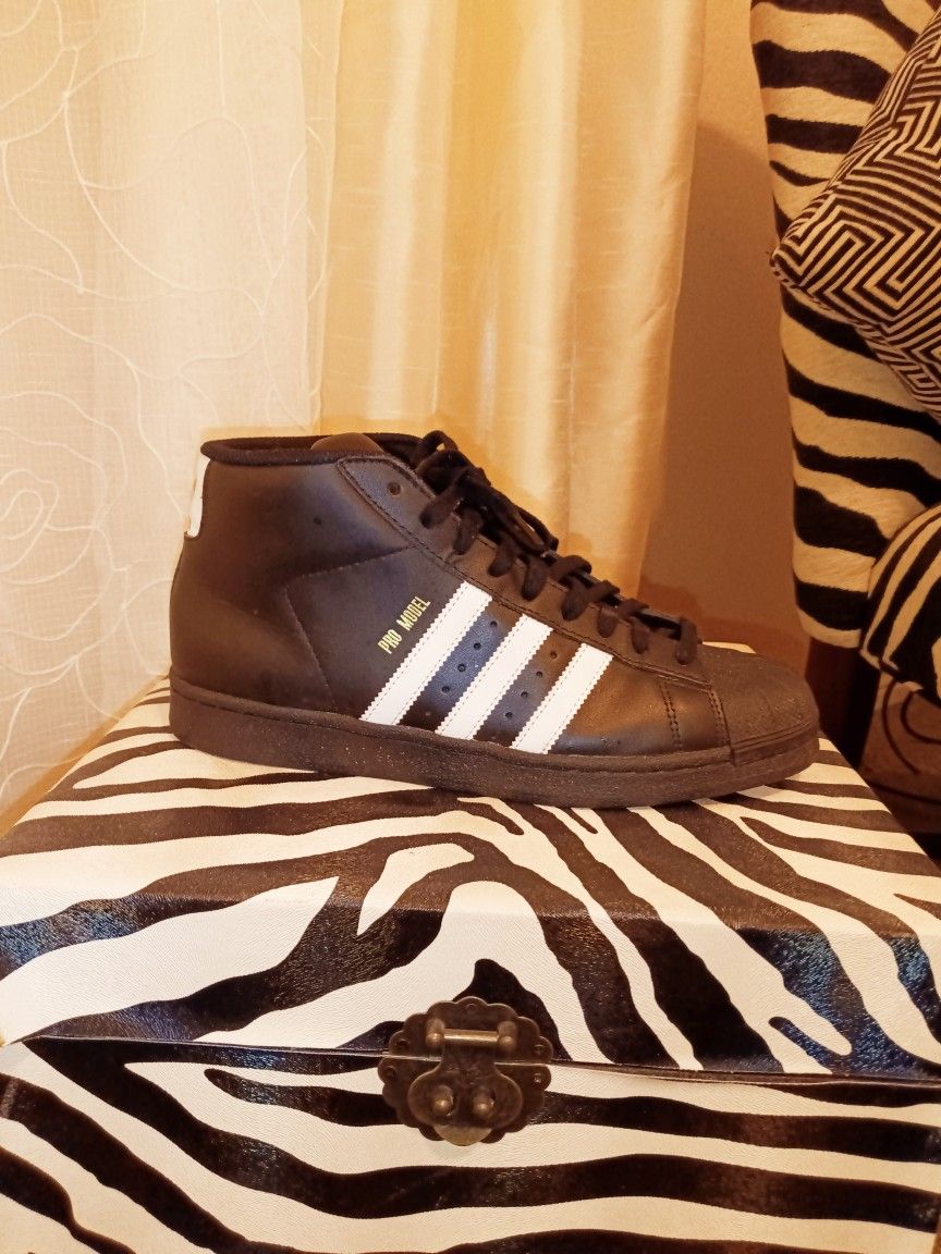 Men's Adidas/ Size 8 1/2