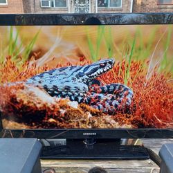 40" SAMSUNG 1080P TV WITH ROKU STREAMING STICK AND REMOTES $120 FINAL PRICE 