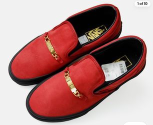 Brand New Classic Slip-On Chili Pepper with Gold Chain