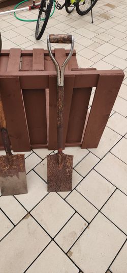 Spade shovel garden