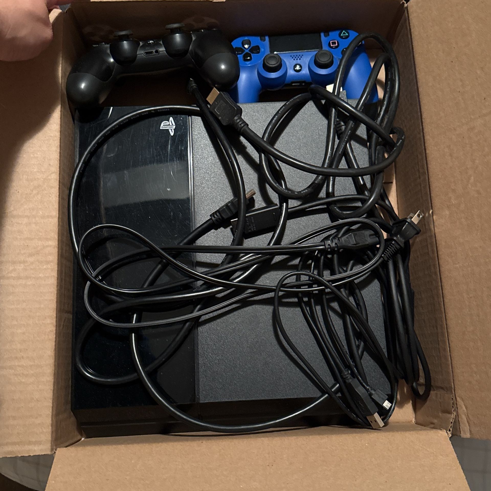 PS4 With 2 Controllers And Turtle Beach Headset