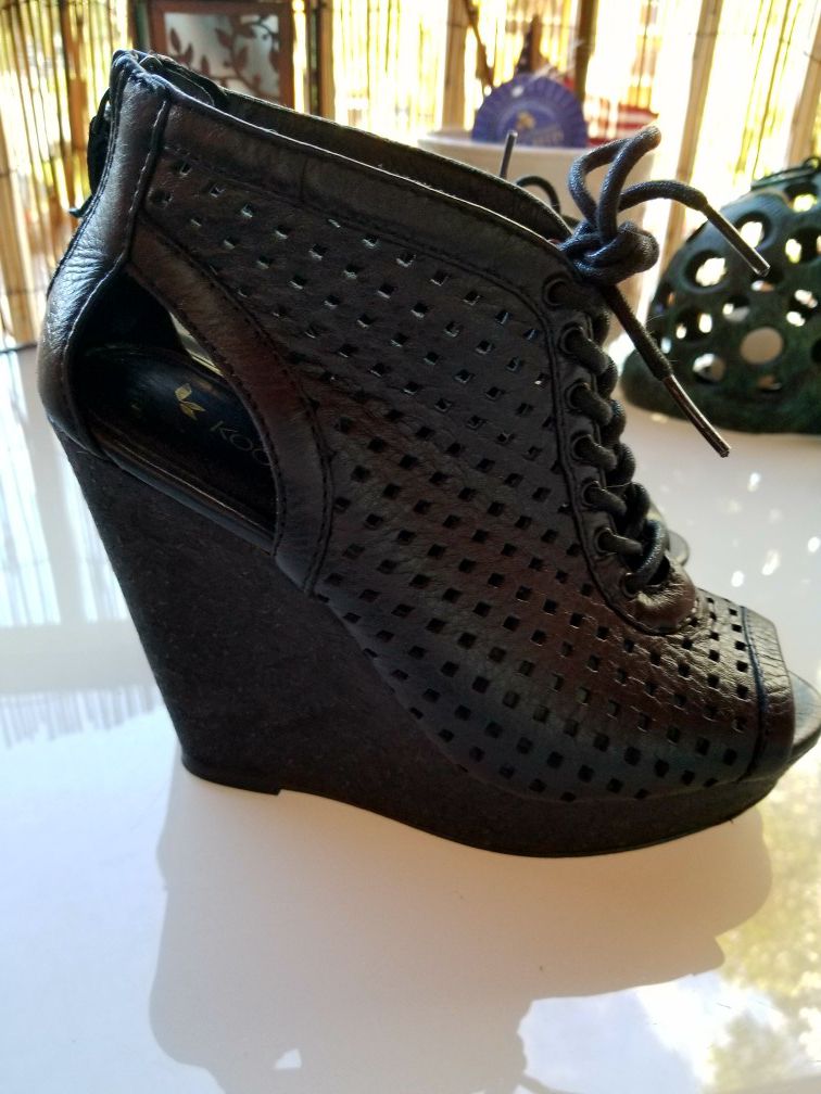 Koolaburra ankle shoe boot leather