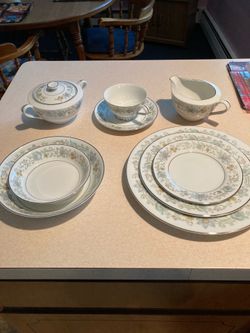 Rose Floris #3809 China Noritake 1(contact info removed) 92 piece set