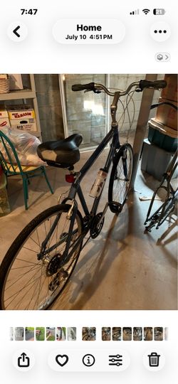 Blue Hybrid City Bicycle with Water Bottle