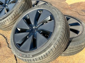 (4) 2026 Tesla Model 3 18” Photon Wheels SENSORS All Season MICHELIN 99.9% CAPS