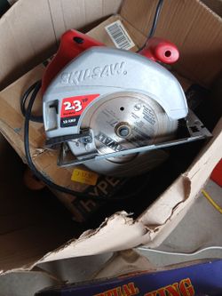 DEWALT SAW