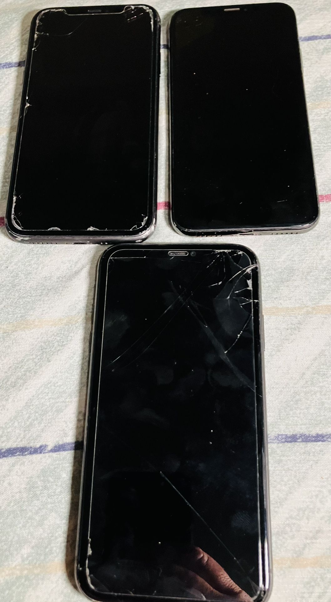Make me A OFFER (3 iPhones) 11 Plus & X NOT BLACKLISTED CLEAN IMEI they Need New Screens THEY POWER UP