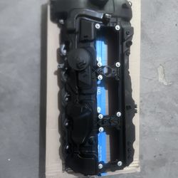2011 BMW 335xi Valve Cover