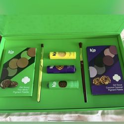 Hipdot X Girl Scouts Makeup Collection 